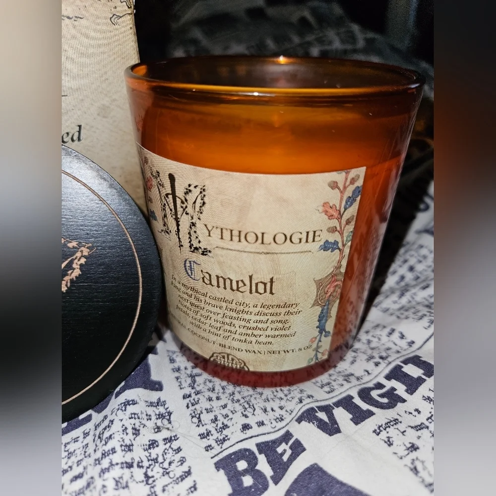 Mythologie Camelot 8 Oz Candle SOLD OUT - Picture 2 of 4